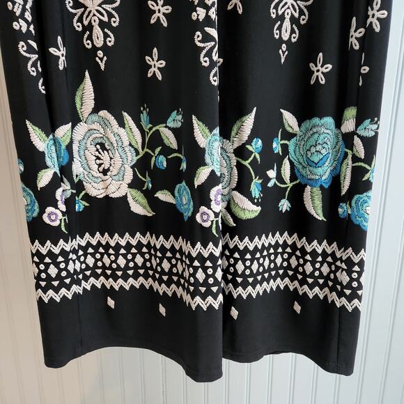 Glamour Black Bell Sleeve Dress with Floral Embroidery Pattern - Picture 8 of 10